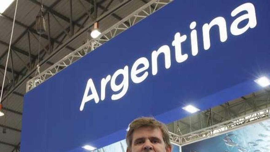 Juan Bosch, ayer frente al stand de Argentina. // Ricardo Grobas