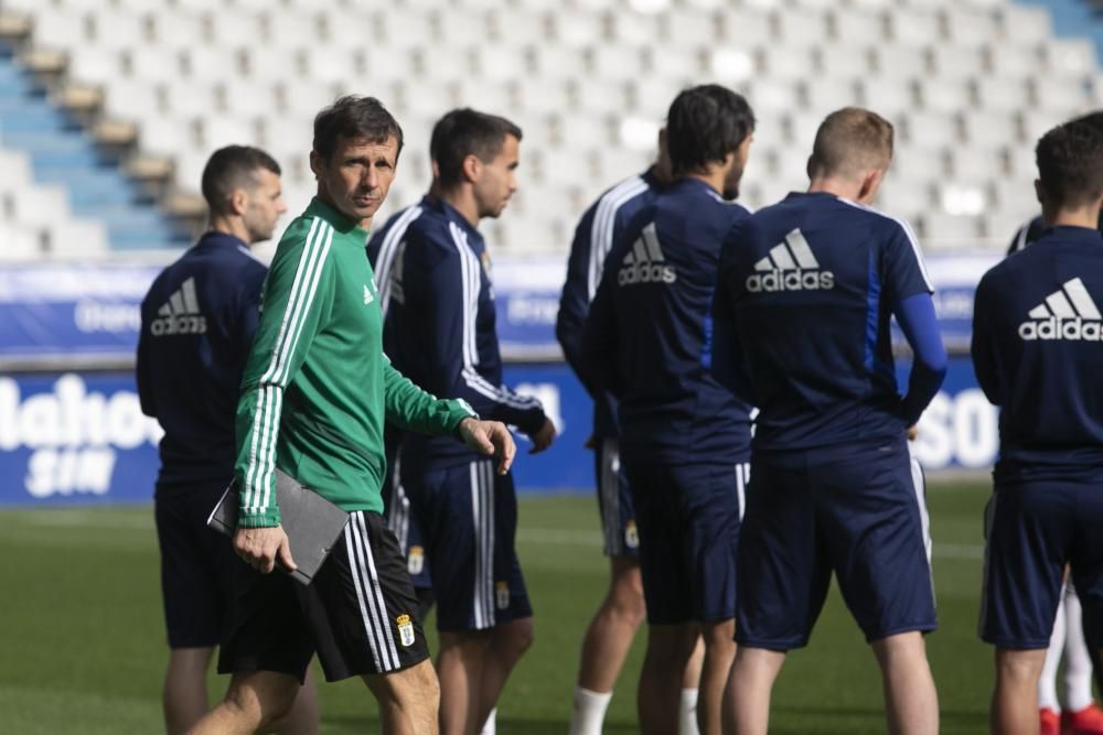 Entrenamiento del Real Oviedo de fútbol en el Carl