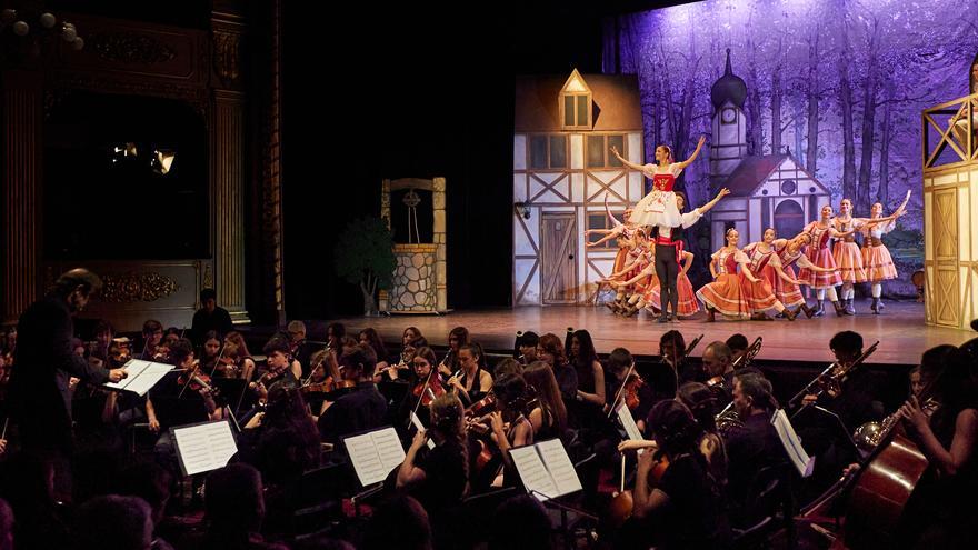 El Conservatori de Música i el Ballet Jove de Girona omplen el Teatre Municipal amb «Coppélia»