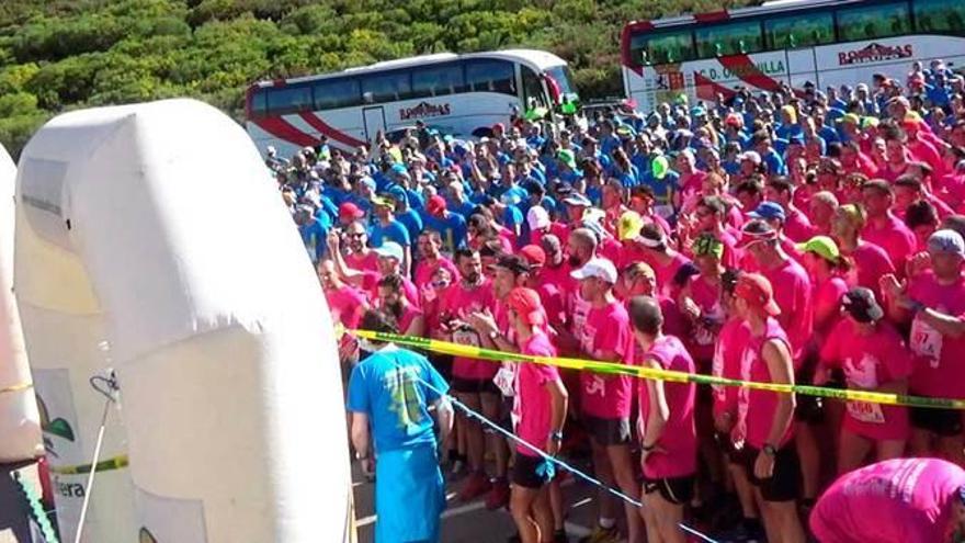 Los corredores, listos para la salida en &quot;La Batallona&quot; del año pasado.