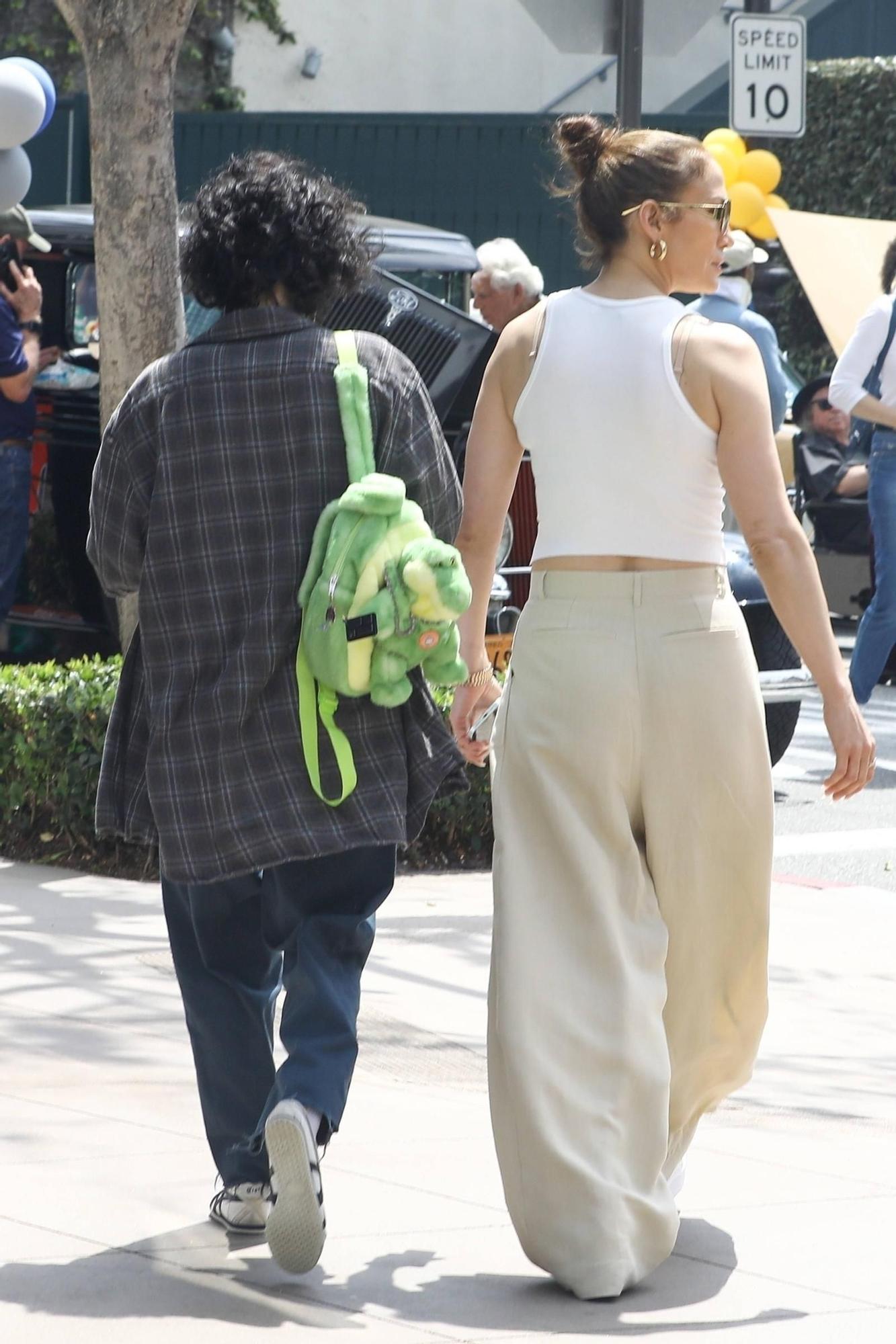 Jennifer Lopez paseando por Los Ángeles con su hija
