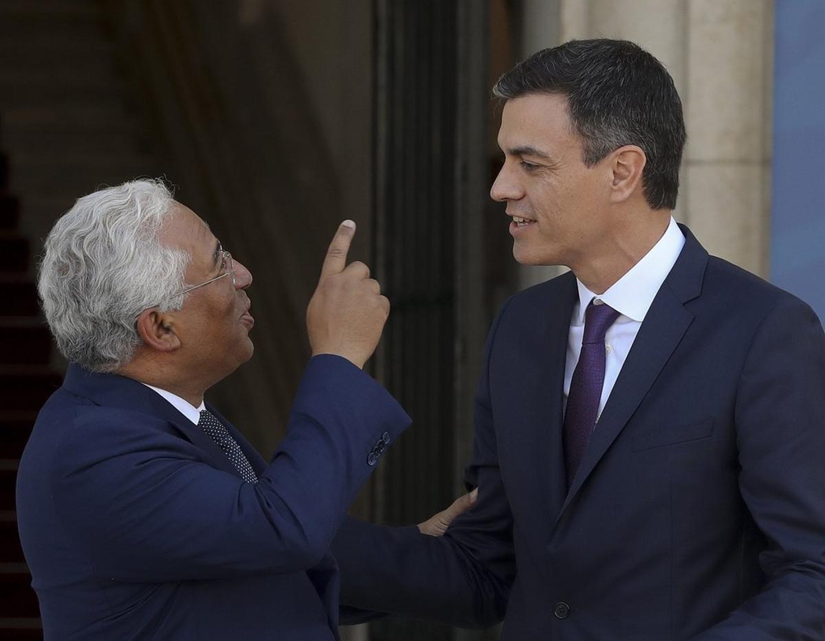 GRAF2212 LISBOA 02 07 2018 - El presidente del Gobierno Pedro Sanchez d conversa con el primer ministro portugues Antonio Costa i durante el encuentro que han mantenido hoy en Lisboa EFE Ballesteros GRAF2212 LISBOA 02 07 2018 - El presidente del Gobierno Pedro Sanchez d conversa con el primer ministro portugues Antonio Costa i durante el encuentro que han mantenido hoy en Lisboa EFE Ballesteros