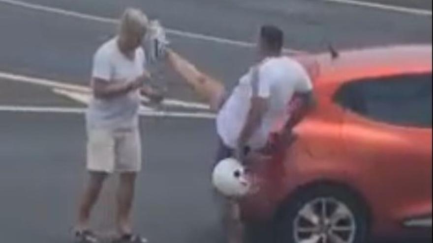 Brutal agresión de un motorista a un conductor en Arrecife