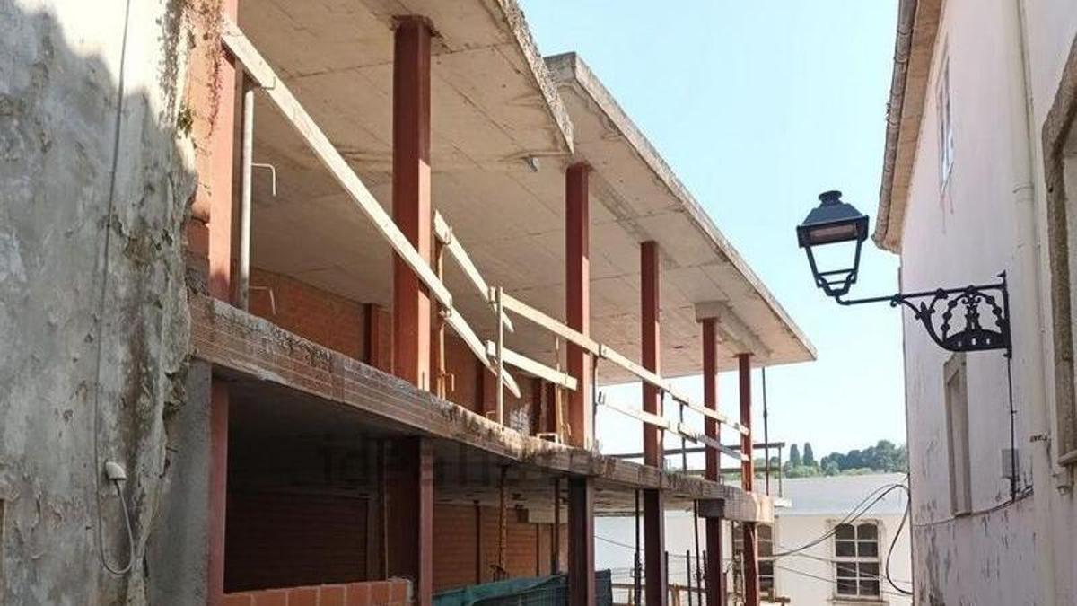 A subasta el edificio a medio construir del casco histórico de Betanzos en el que se proyectaba habilitar un albergue