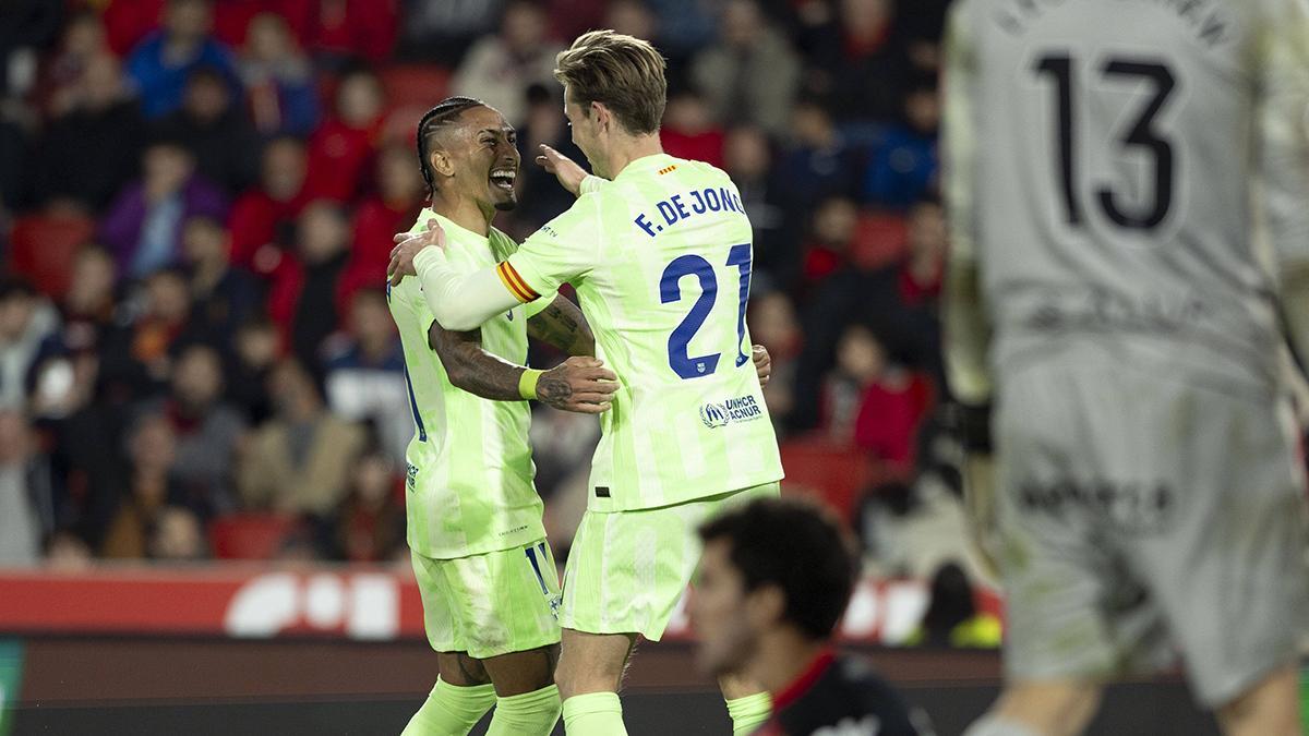 Raphinha y Frenkie de Jong celebran un gol ante el Mallorca