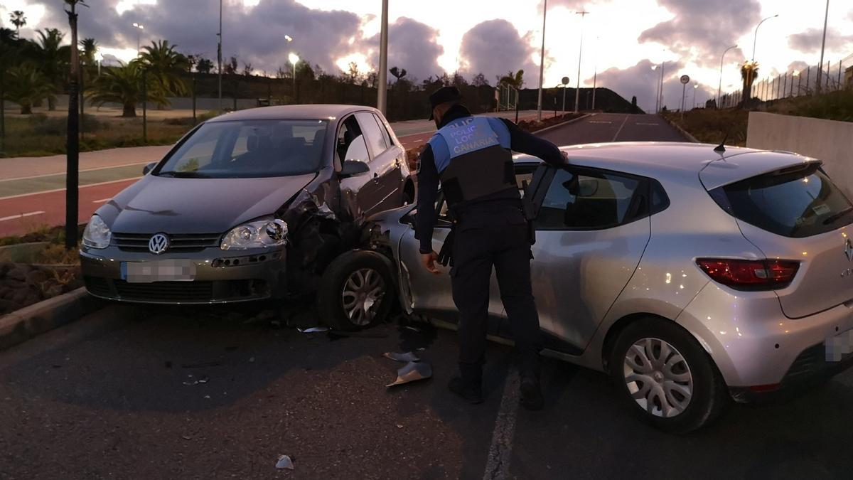 Estado en que quedaron los dos vehículos tras el accidente.