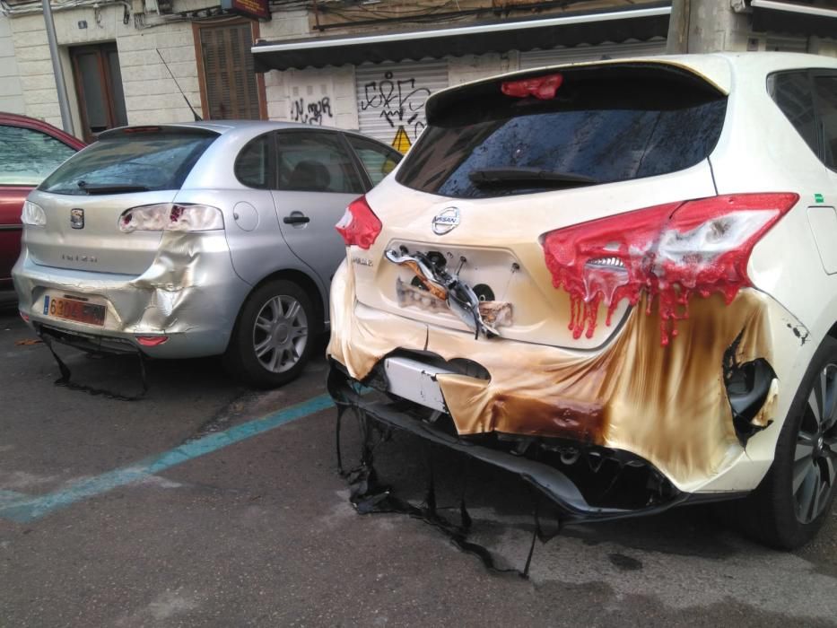 El pirómano vuelve a actuar y quema diez contenedores y destroza coches en Palma