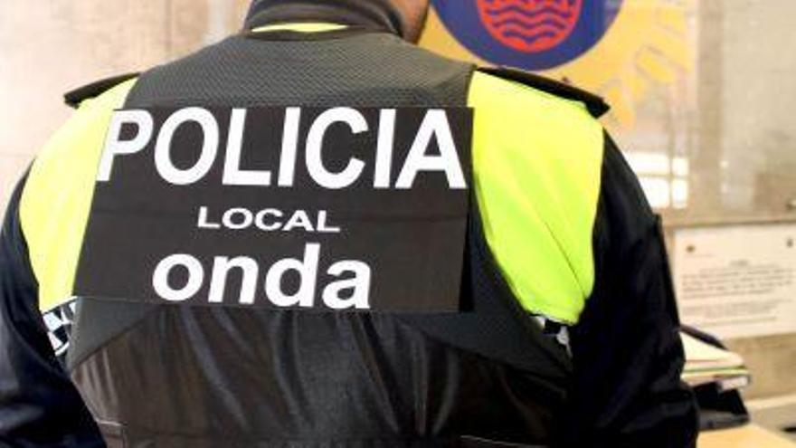 VIDEO | La Policía Local de Onda detiene a un hombre en busca y captura