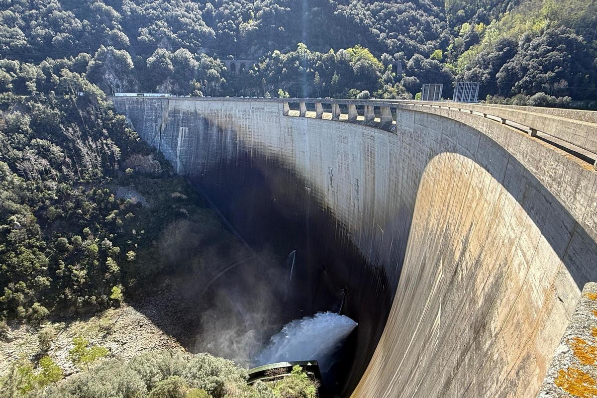 La presa de Susqueda amb aigua