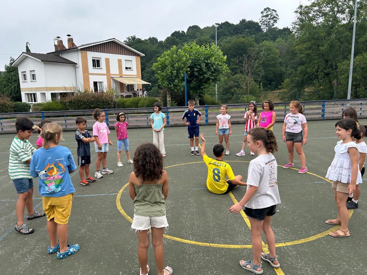 EN IMÁGENES: Niños participando en juegos en Lieres en las colonias urbanas de Siero