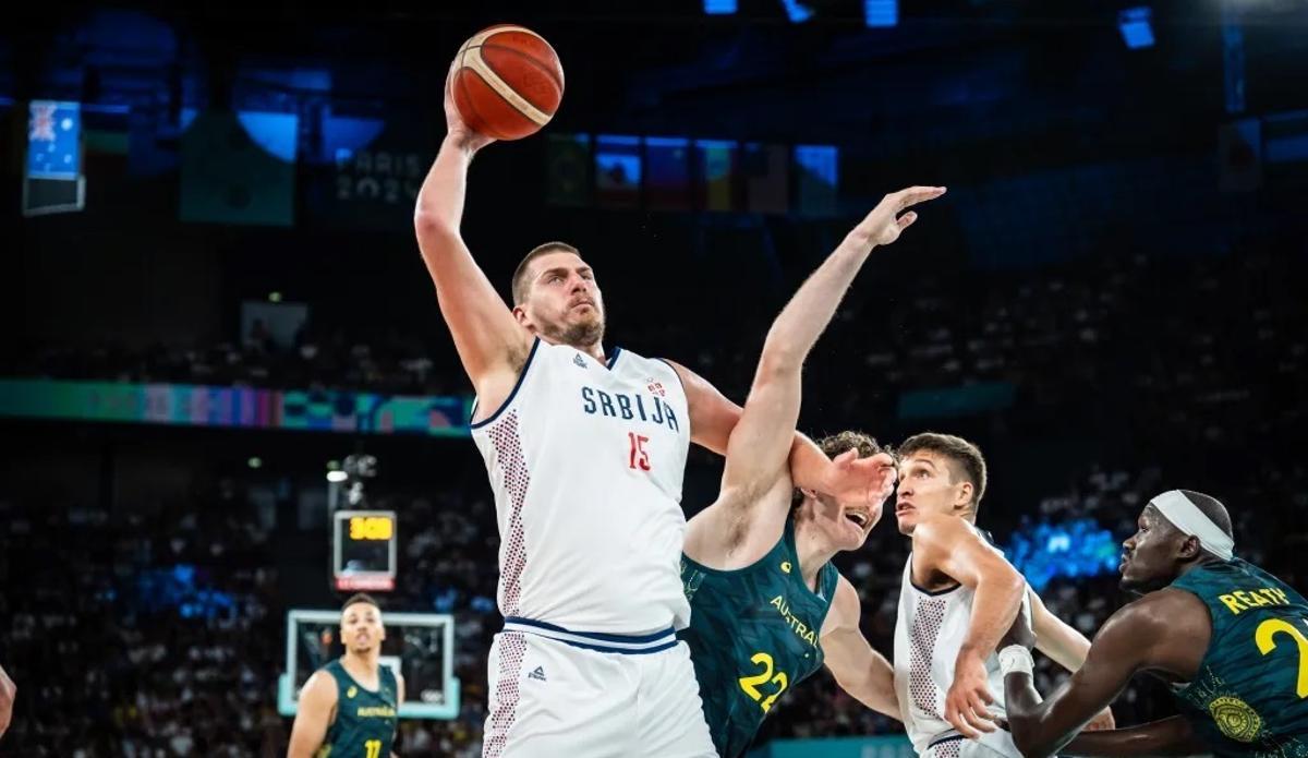 Jokic se quedó a dos asistencias del triple-doble, para llevar a Serbia a semifinales