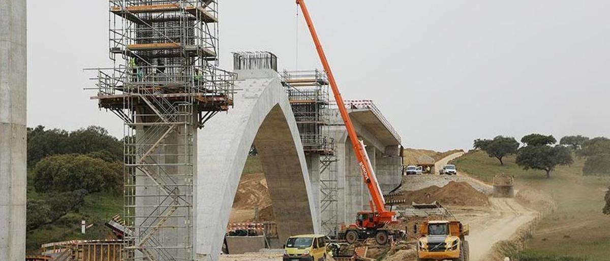 Imagen de archivo de las obras de alta velocidad Elvas-Évora. Imagen de archivo de las obras de alta velocidad Elvas-Évora.