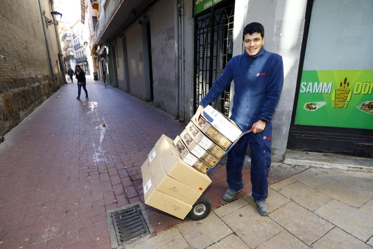 Roman Echeverría es repartidor de la zona del centro.