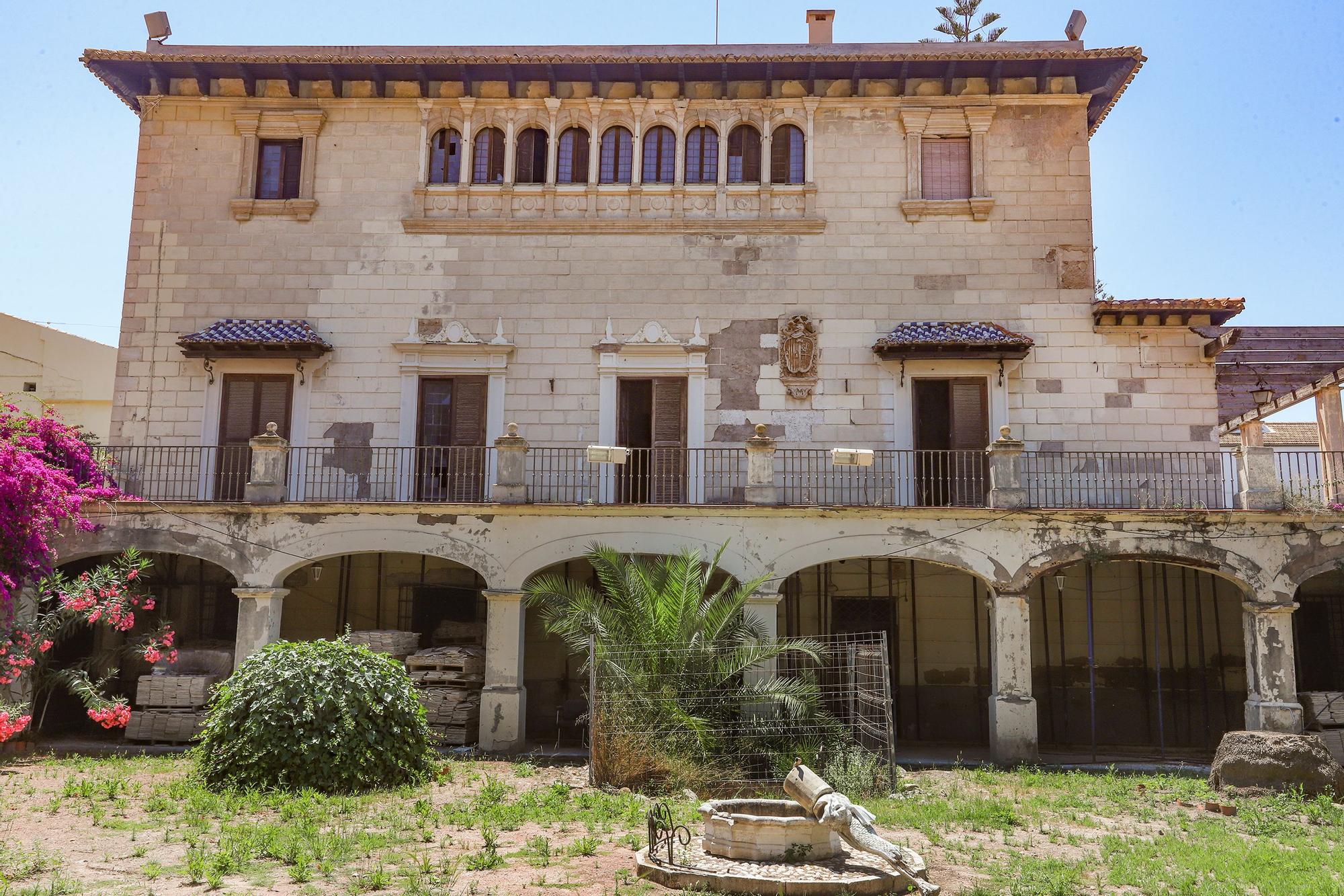 En este lamentable estado está el Palacio de Rubalcava de Orihuela