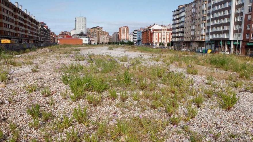 Aspecto del solar liberado de las vías. juan plaza