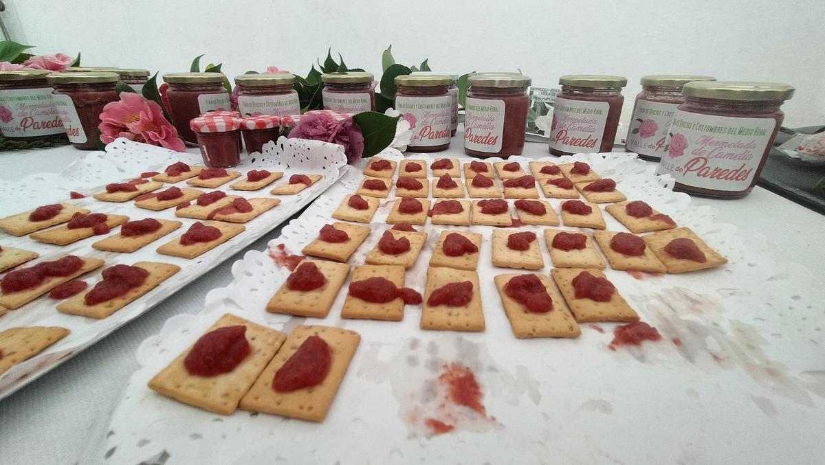 La mermelada para degustar con panecillos.