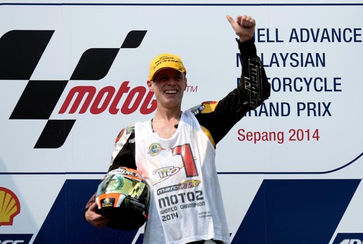 Esteve ’Tito’ Rabat celebra a Sepang el podi en Moto2. Esteve ’Tito’ Rabat celebra a Sepang el podi en Moto2.