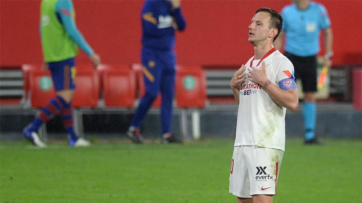 Ivan Rakitic celebra el 2-0 ante el F.C. Barcelona