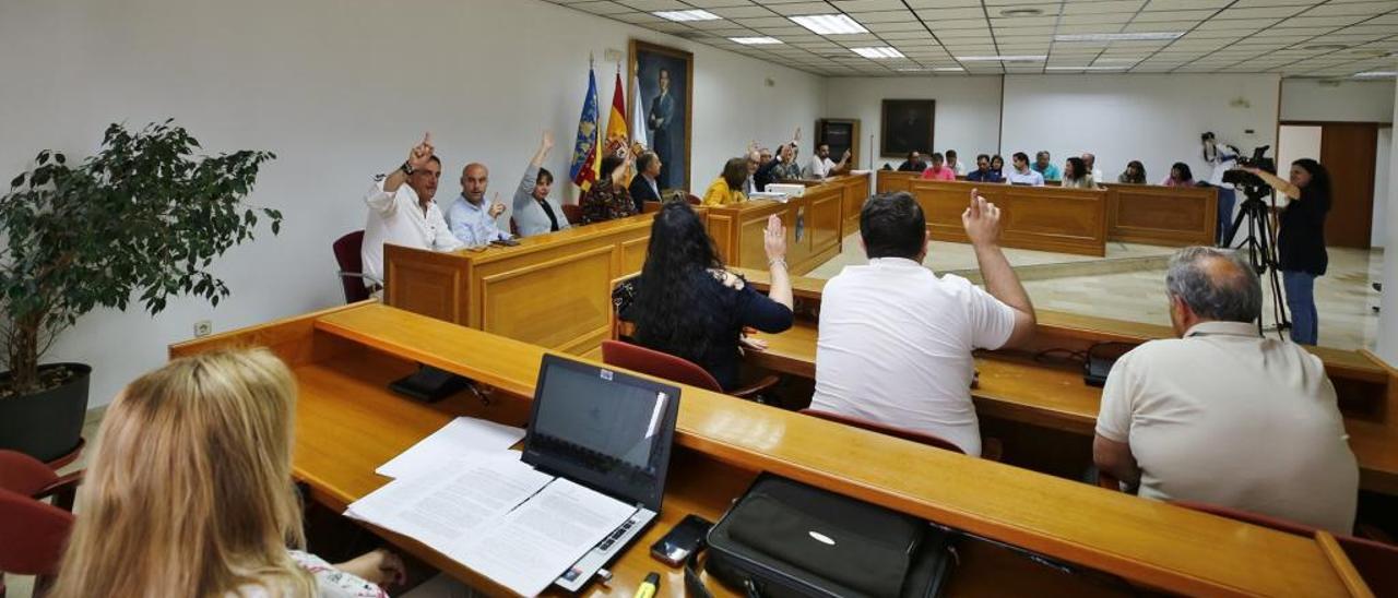 Imagen del momento de la votación de los presupuestos municipales de 2019.