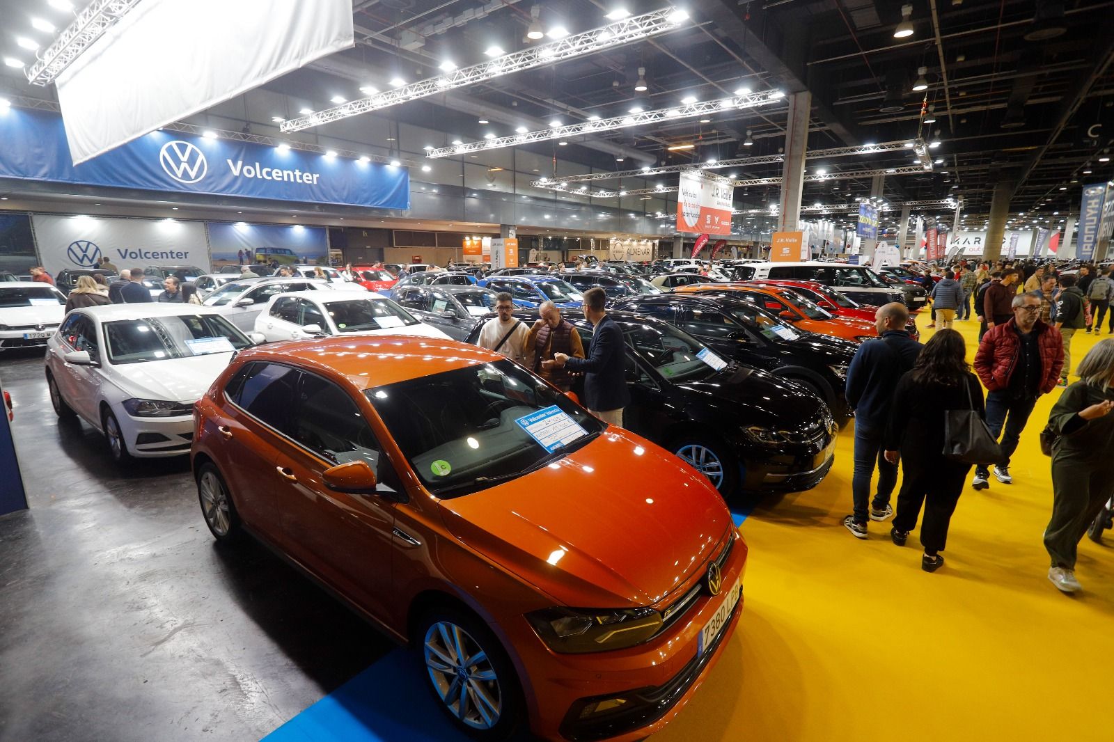 Llenazo en el primer fin de semana de la Feria del Automóvil en València