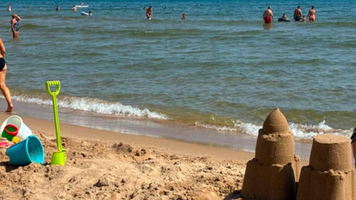 Una de las figuras de arena elaboradas en el concurso de la playa de Daimús