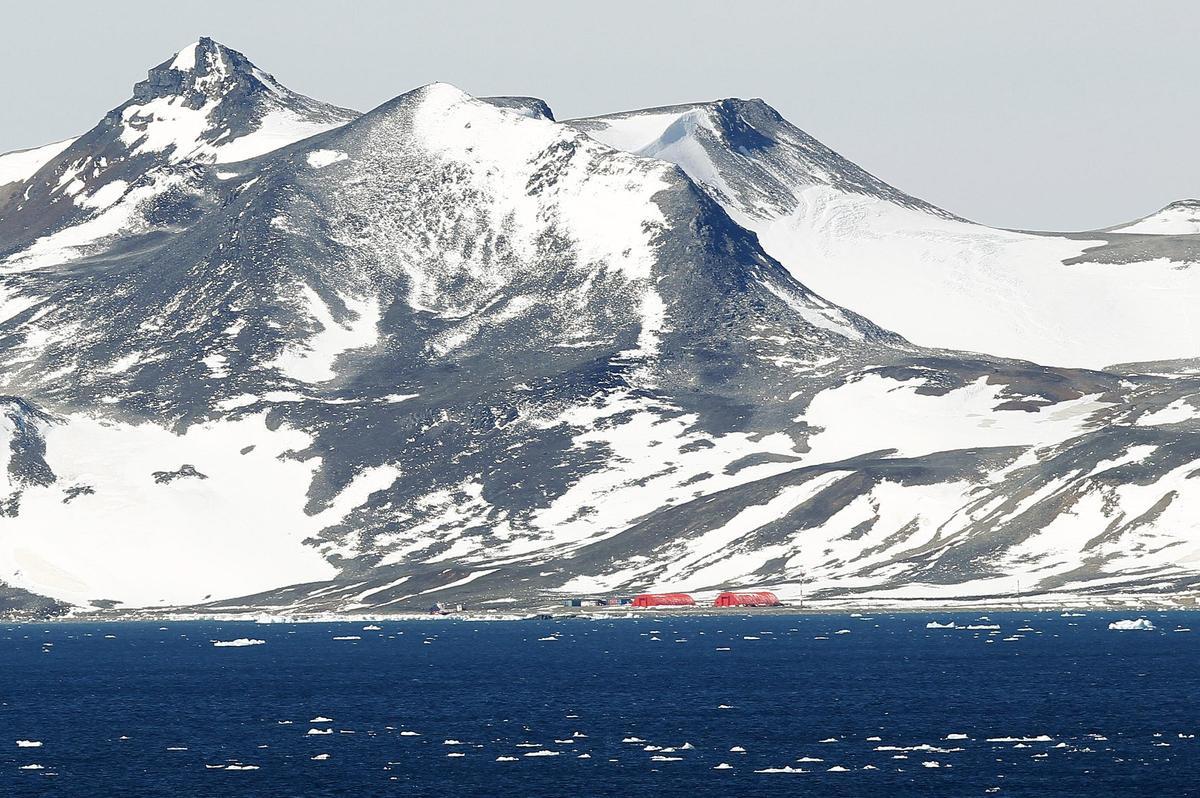 Vista general de la Bahía Fildes, en la Isla del Rey Jorge, de las Islas Shetland del Sur, en la Antártida
