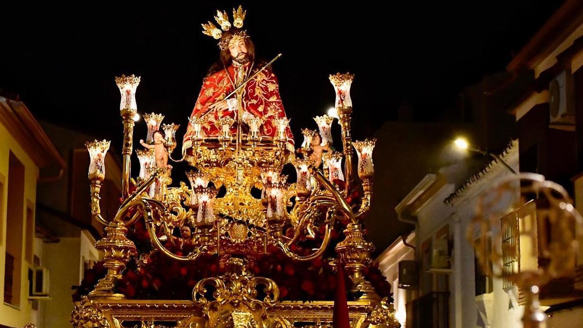 BERNARDO_ El Señor de las Penas de Encinas Reales, sobre su paso procesional el Jueves Santo.