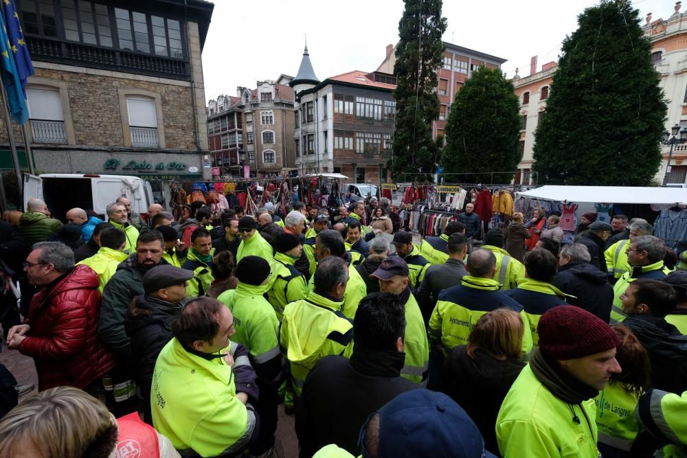 Protesta de trabajadores del Ayuntamiento de Langreo