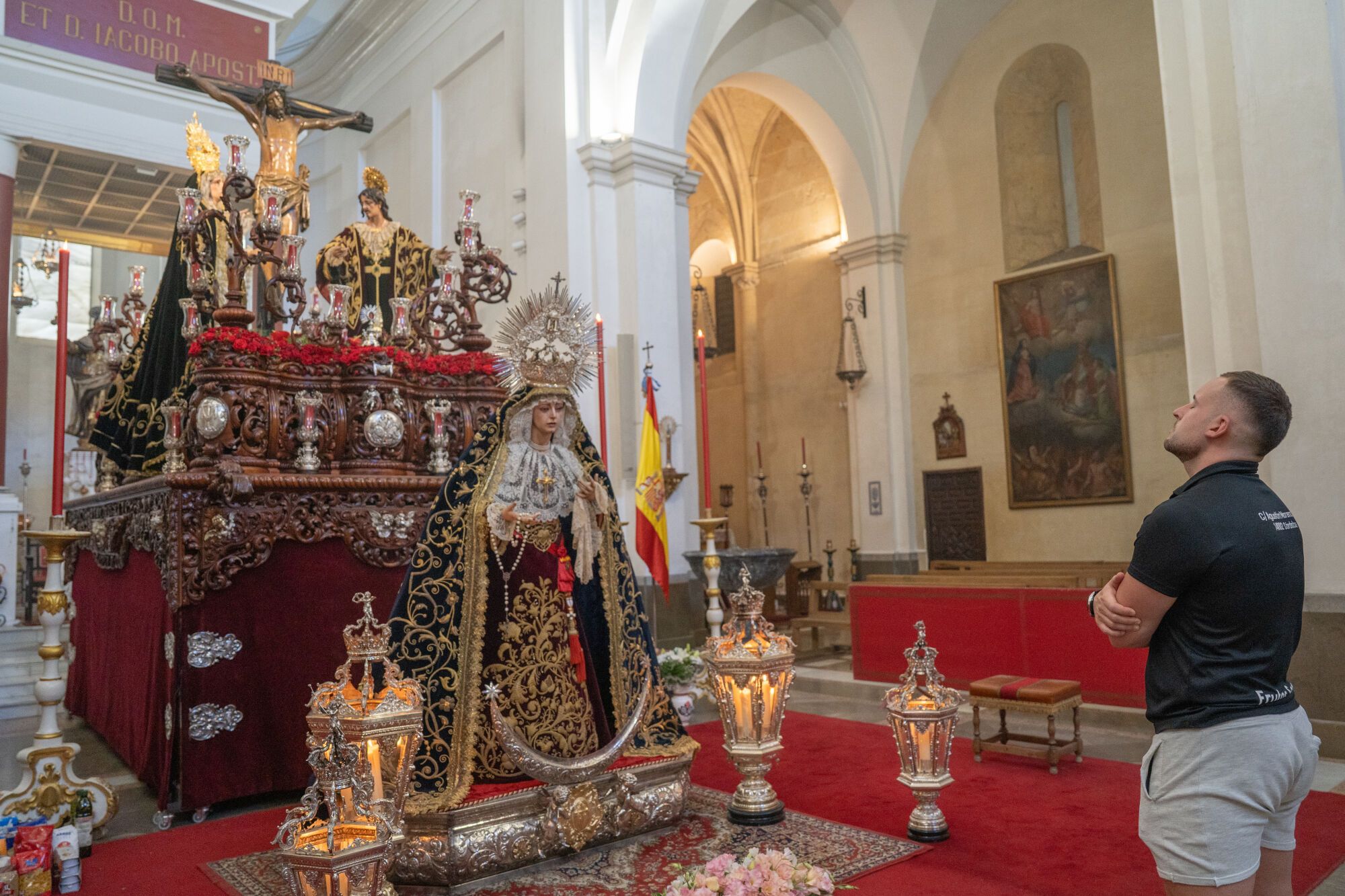 Las visitas a los templos del Magno Vía Crucis, en imágenes