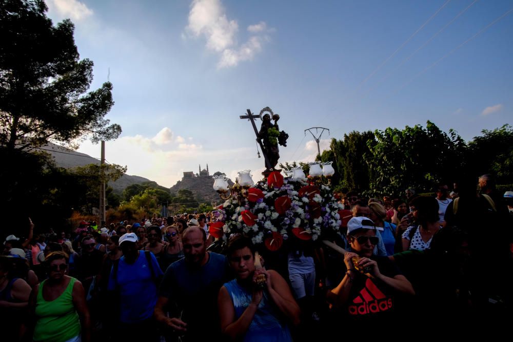 Novelda se vuelca con la bajada de la Santa