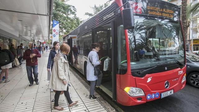 Un autobús del servicio de transporte urbano de Alicante