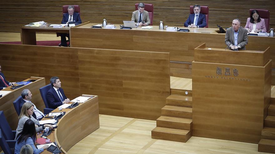 Baldoví i Mazón debaten en la sessió de control de les Corts, dijous.