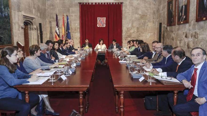 La reunión contó con la presencia del Govern, patronales, y sindicatos, entre otros.