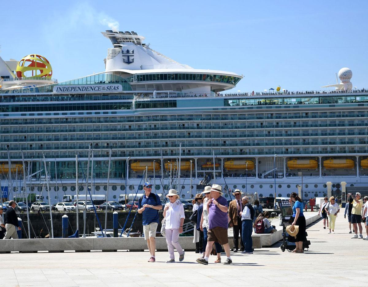 Cruceristas en los muelles de A Coruña.