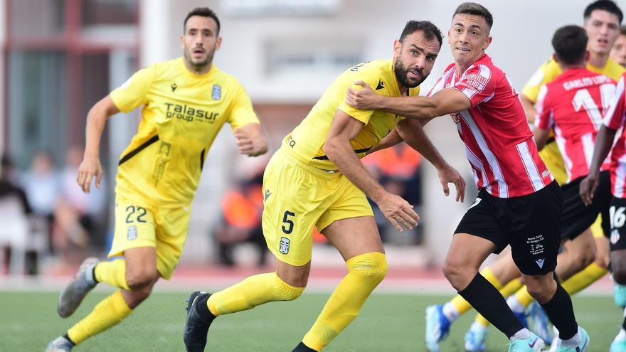 Solo los penaltis castigan a un valiente Azuaga