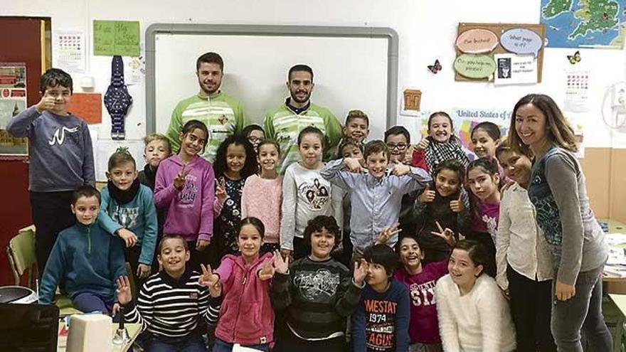 El Palma Futsal visita el colegio Sa Indioteria