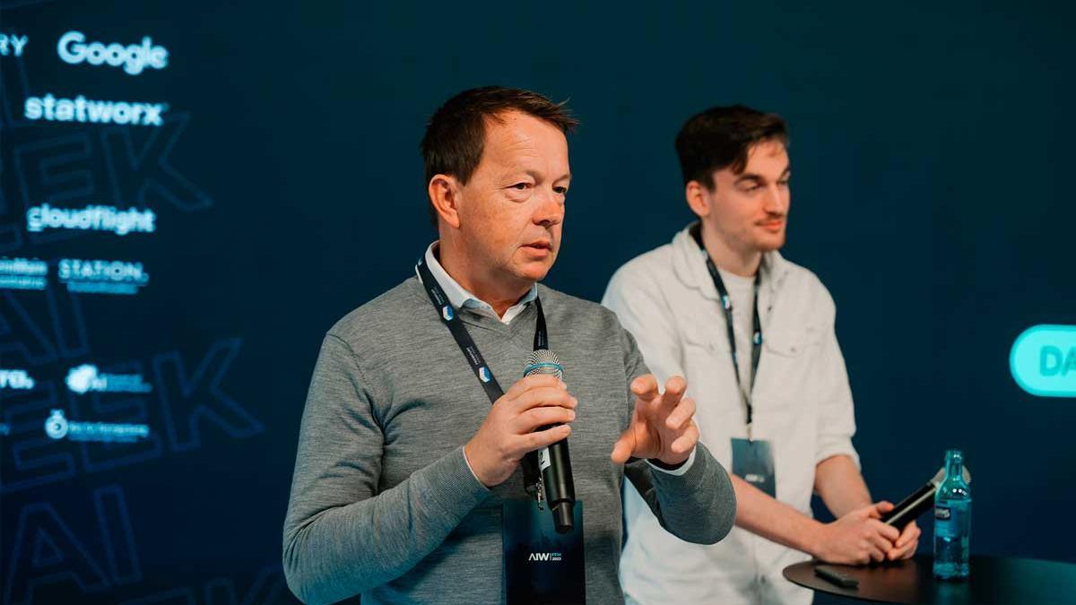 Stephen Nickel, CEO von Mallorca Magic, bei der Präsentation des Start-ups auf der AI-Week in Frankfurt a. M.