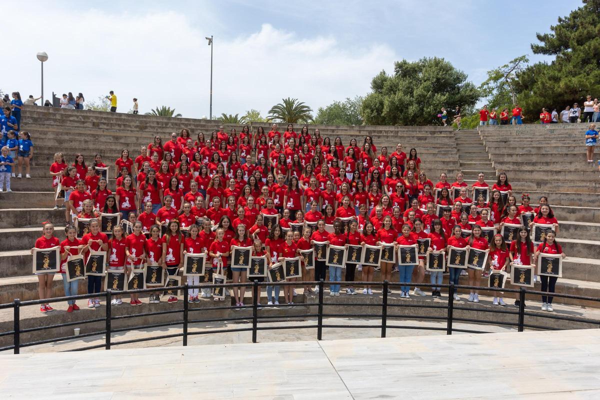 Desfile de politicos en las paellas de Hogueras en el parque Lo Morant de Alicante