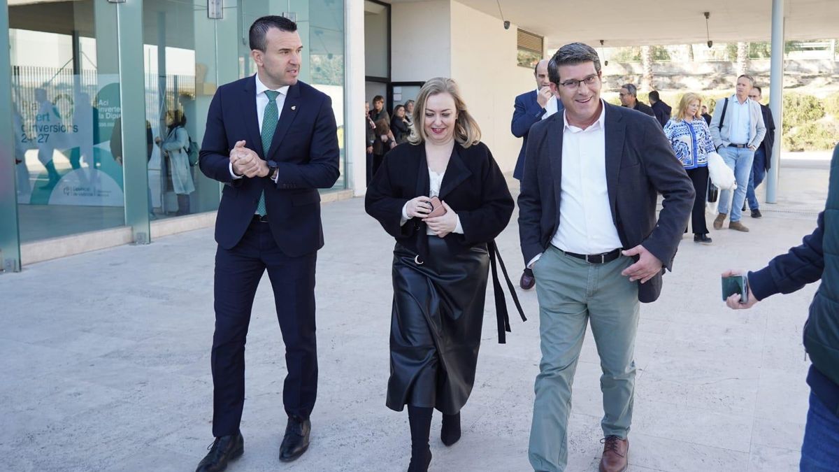 Vicent Mompó, Natàlia Enguix y Jorge Rodríguez, en Ontinyent.