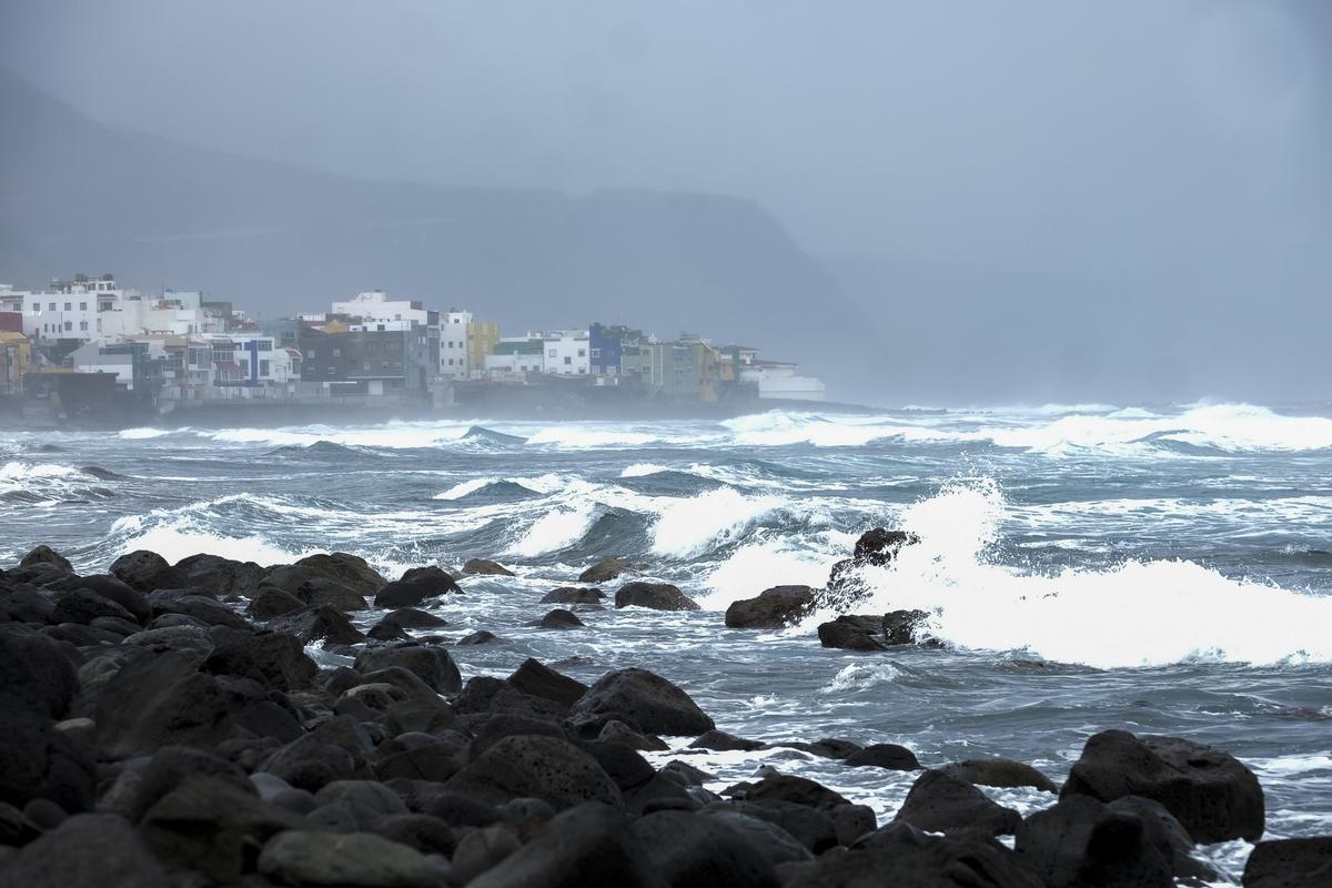 Fuerte oleaje en Bañaderos (Arucas) este jueves, 12 de enero de 2022.