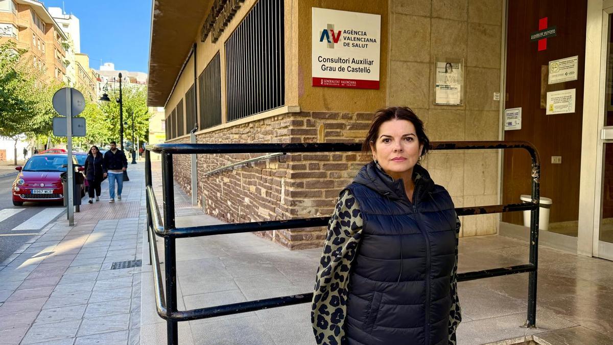Mary Carmen Ribera, enfrente del consultorio de la calle Churruca del Grau.
