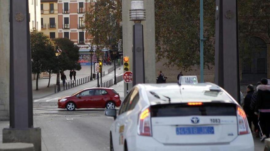 El Ayuntamiento de Zaragoza autoriza nuevas maniobras para el servicio de taxis