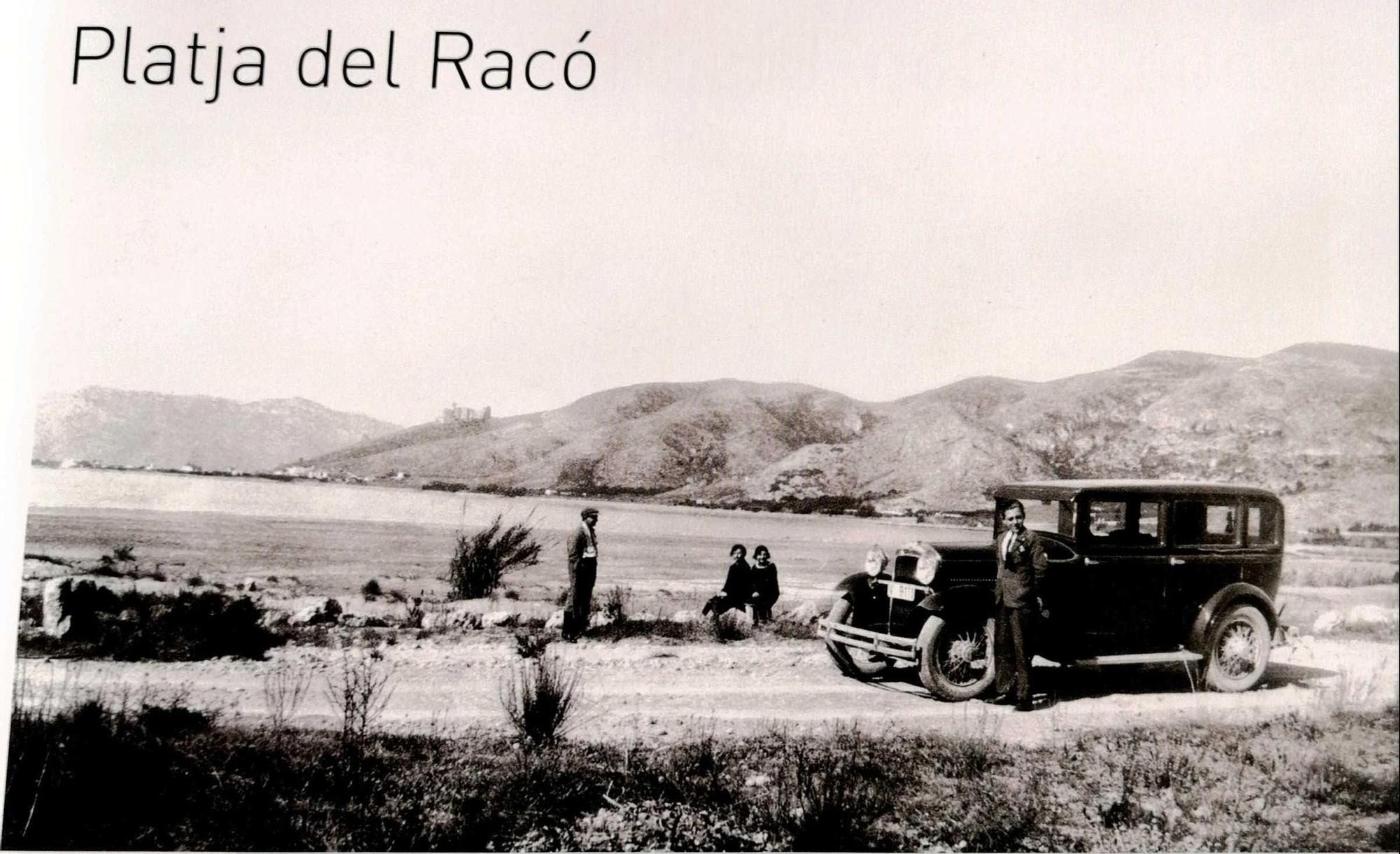 El automóvil llega a la playa del Racó.jpg