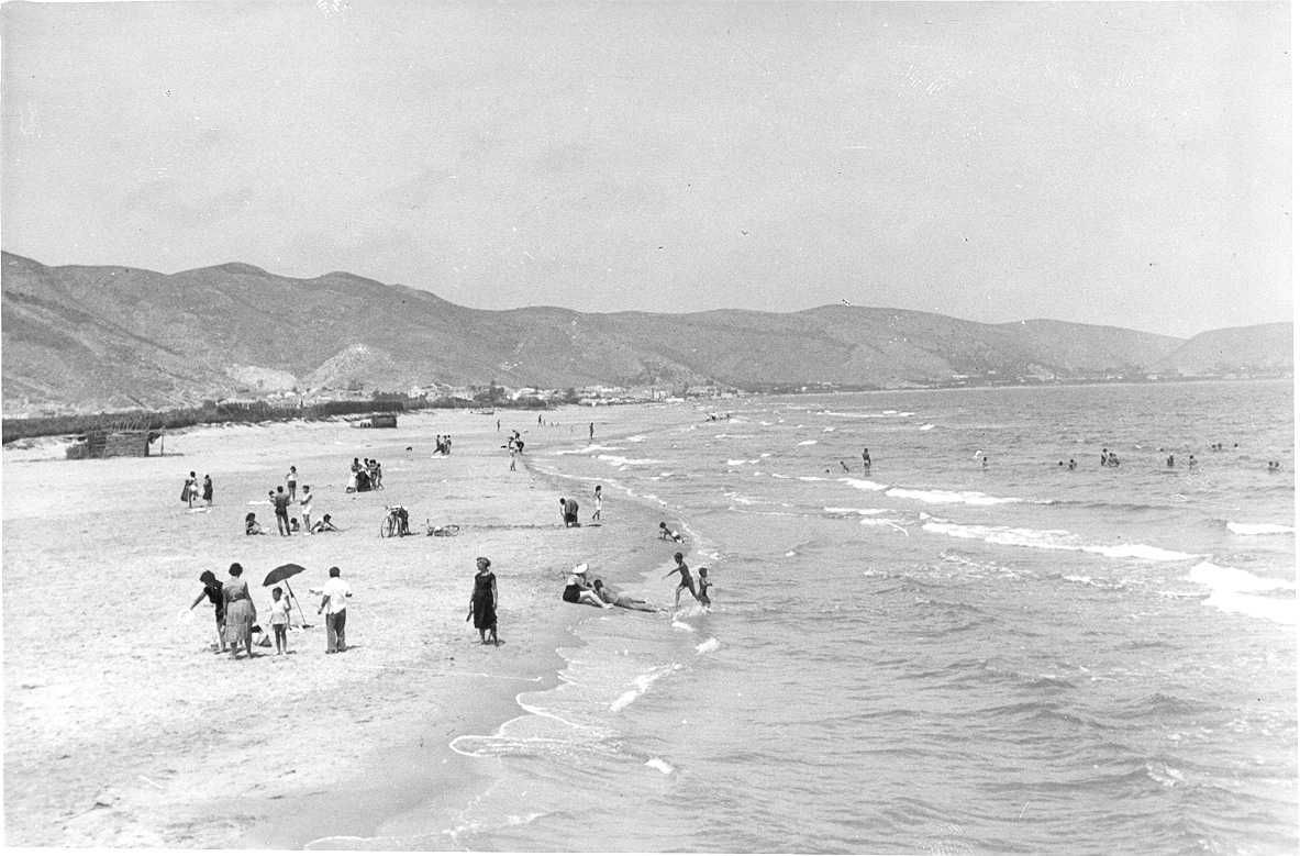 Escena irrepetible de un domingo de playa.jpg