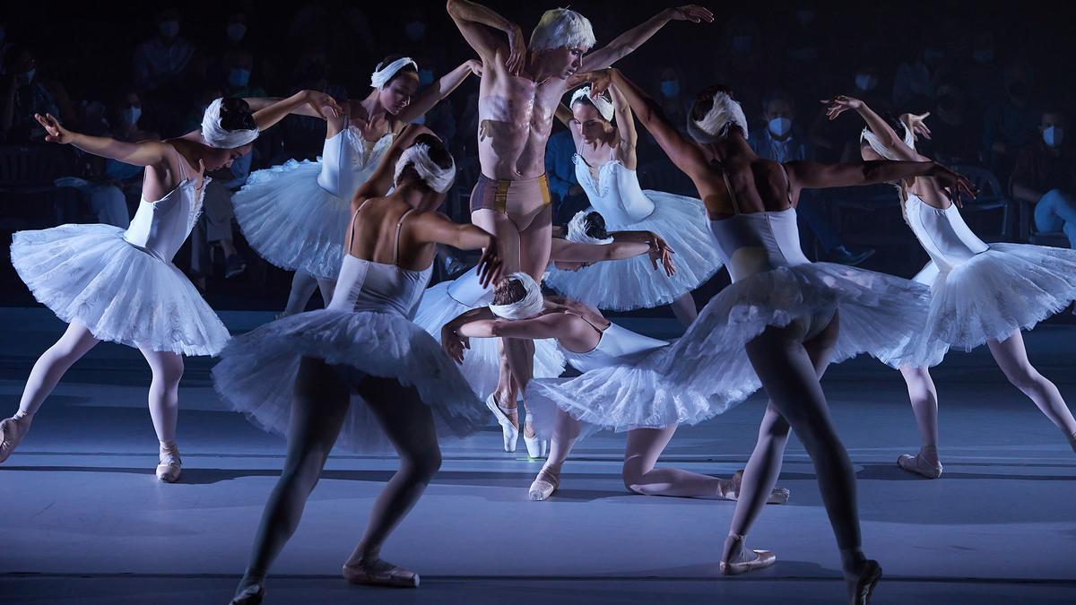 El Ballet de Barcelona ha debutat aquesta nit al Festival Castell de Peralada amb l’espectacle de nova creació 'Perspectives'