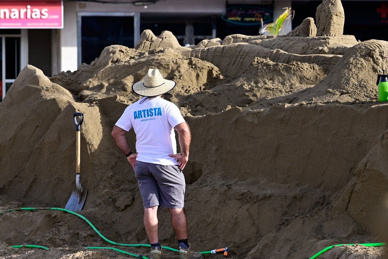 Preparación del Belén de Arena de Las Canteras