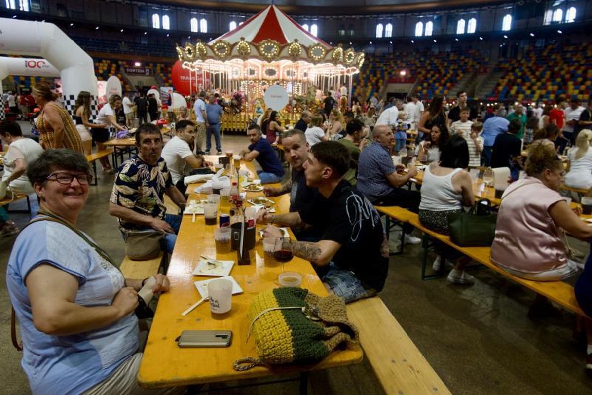 Comida, atracciones y propuestas para todos los públics para los invitados al acto de aniversario en la Tarraco Arena Plaça de Tarragona.