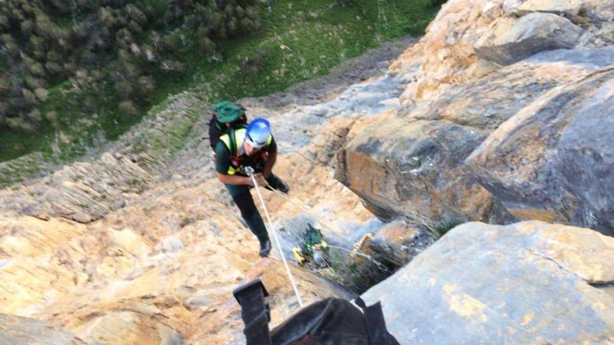 Rescatado un escalador tras caer y quedar suspendido a 200 metros del suelo