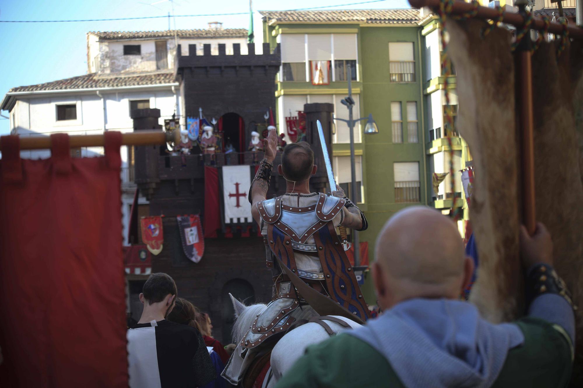 Cocentaina cierra con una masiva respuesta los Moros y Cristianos del reencuentro tras la pandemia