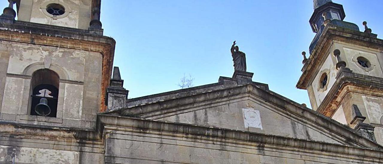 La iglesia de San Pedro, en Pola de Siero. | A. I.